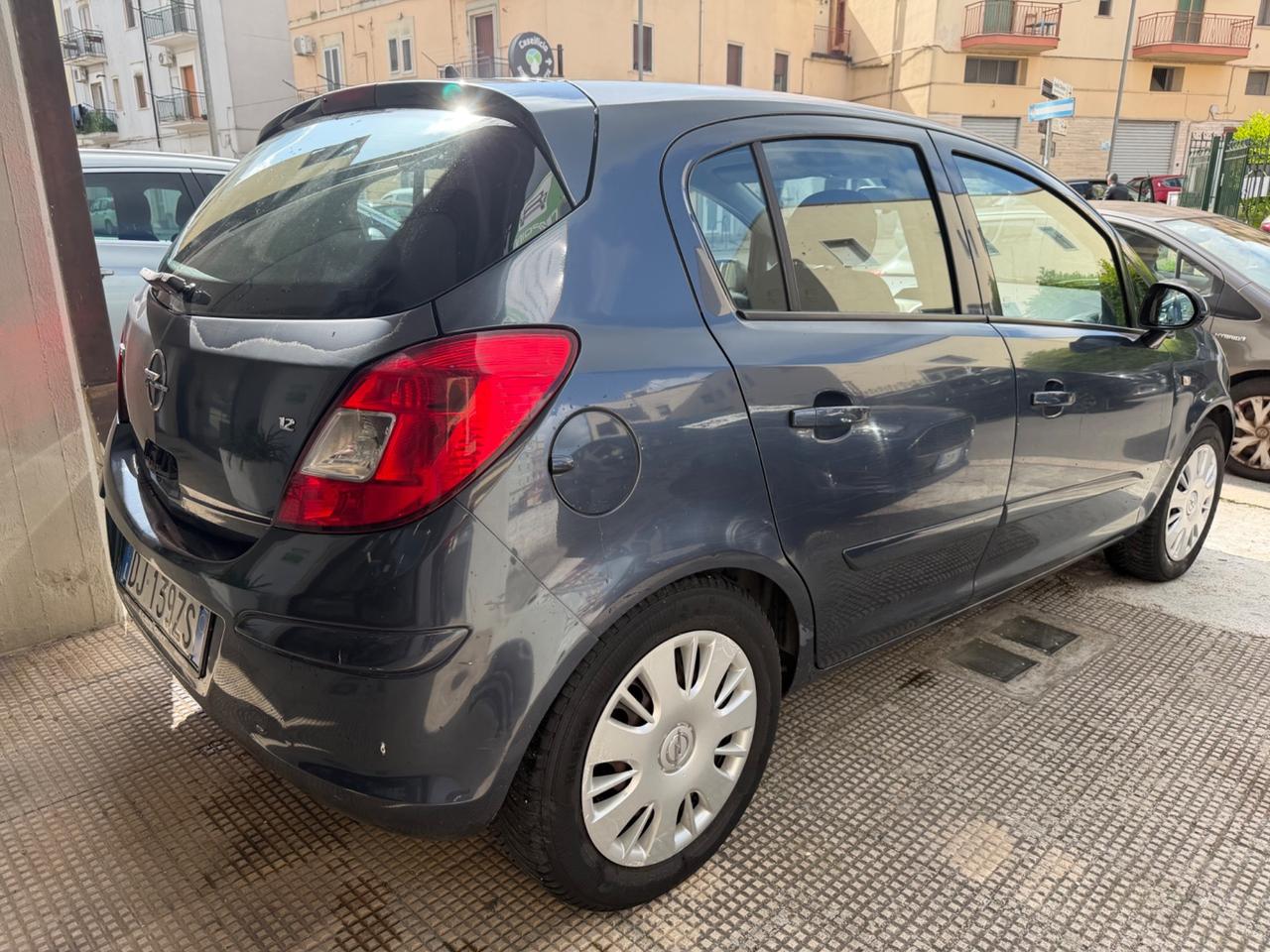 Opel Corsa 1.2 5 porte Cosmo