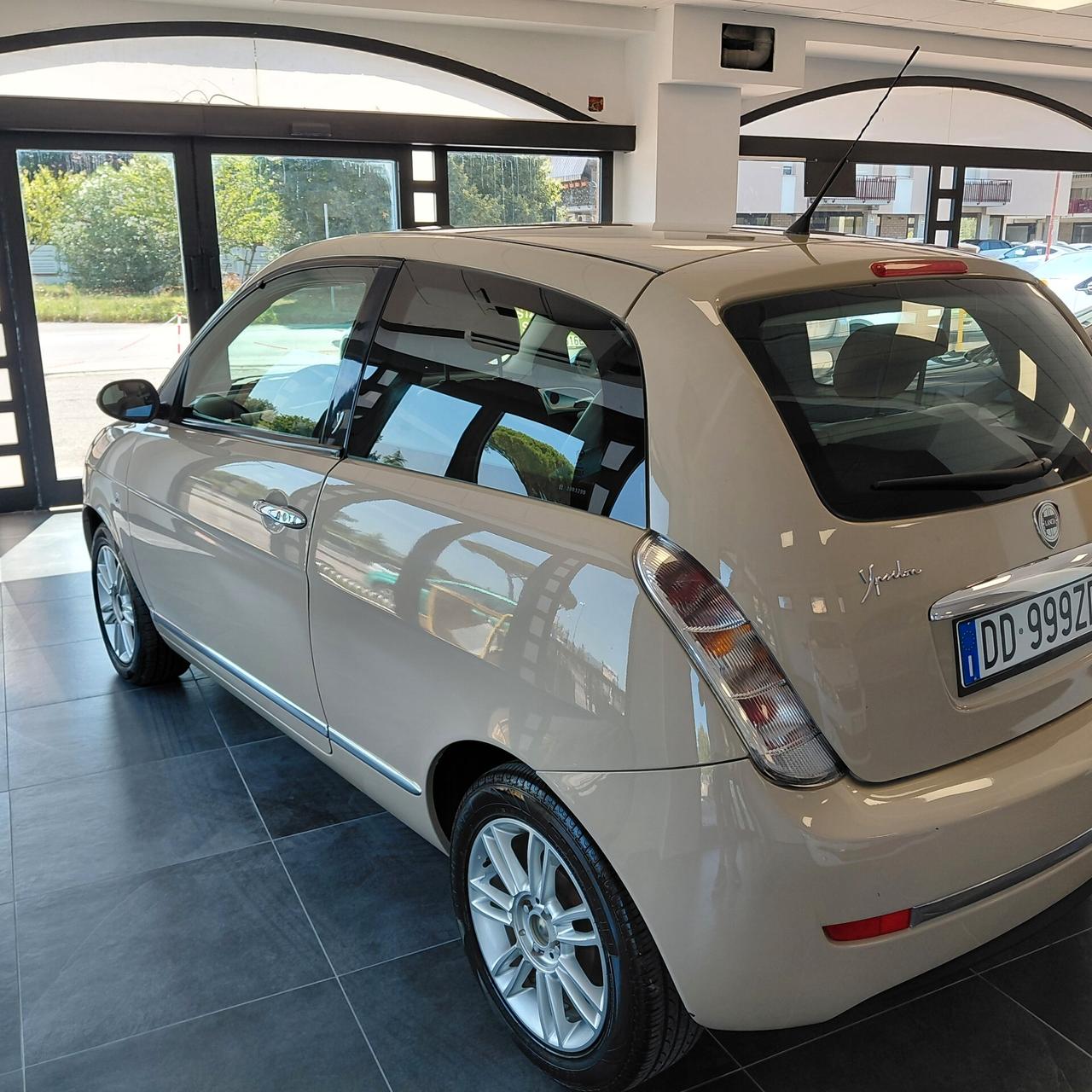 LANCIA YPSILON ANNO 2007 DS 1.3 MULTIJET ADATTA NEOPATENTATI KM 220 MILA