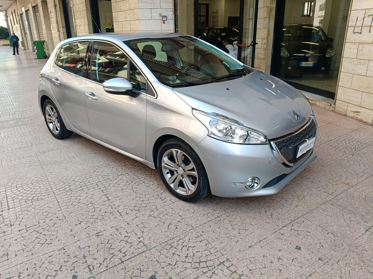PEUGEOT 208 1.4 HDI-NEOPATENTATI-UNIPRO-Euro5890Euro