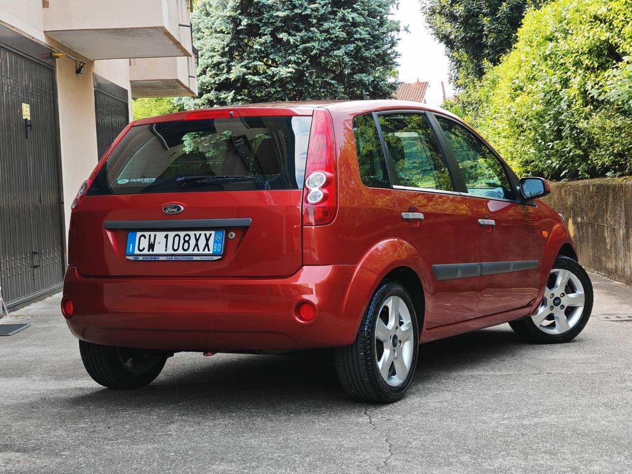 Ford Fiesta 1.2 BENZINA 75cv / 37.000km / Unipro