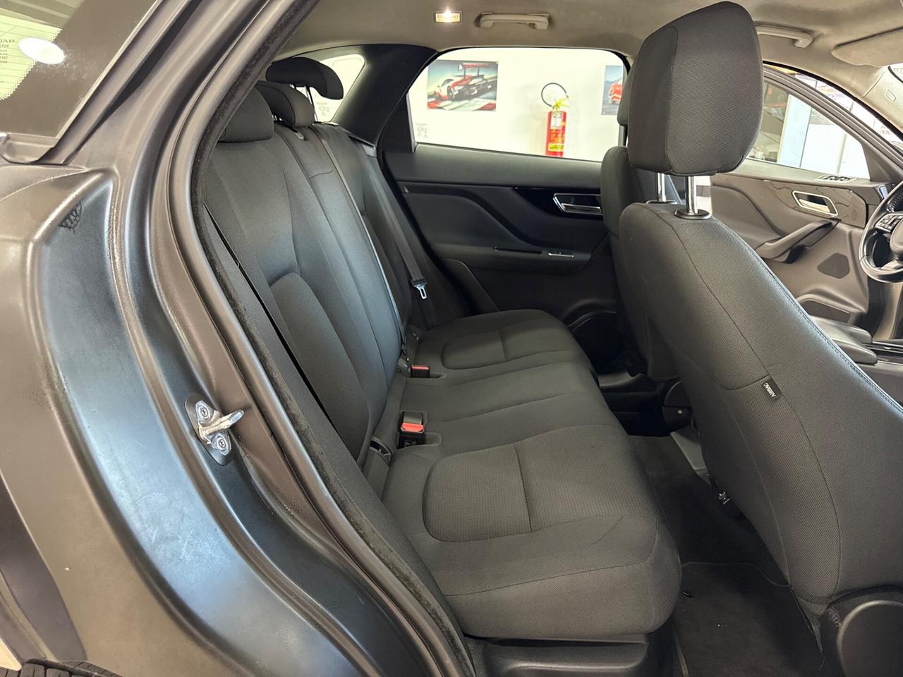 Jaguar F-Pace 2020 180 cv portfolio