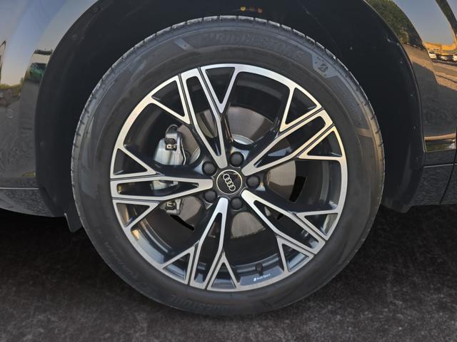 AUDI Q3 e-hybrid 200 kW S tronic S line edition