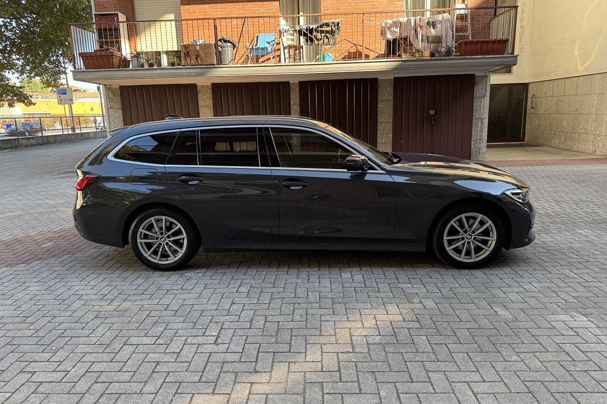 BMW 320d 48V Touring Business Advantage