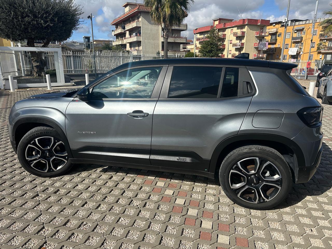 Jeep Avenger 1.2 Turbo 100 CV Summit