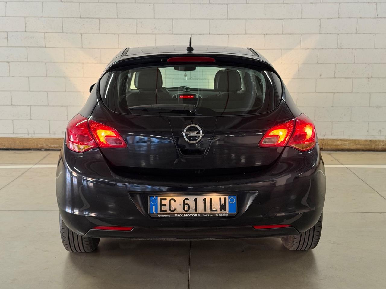 Opel Astra 1.6 115CV 5 porte Cosmo automatico