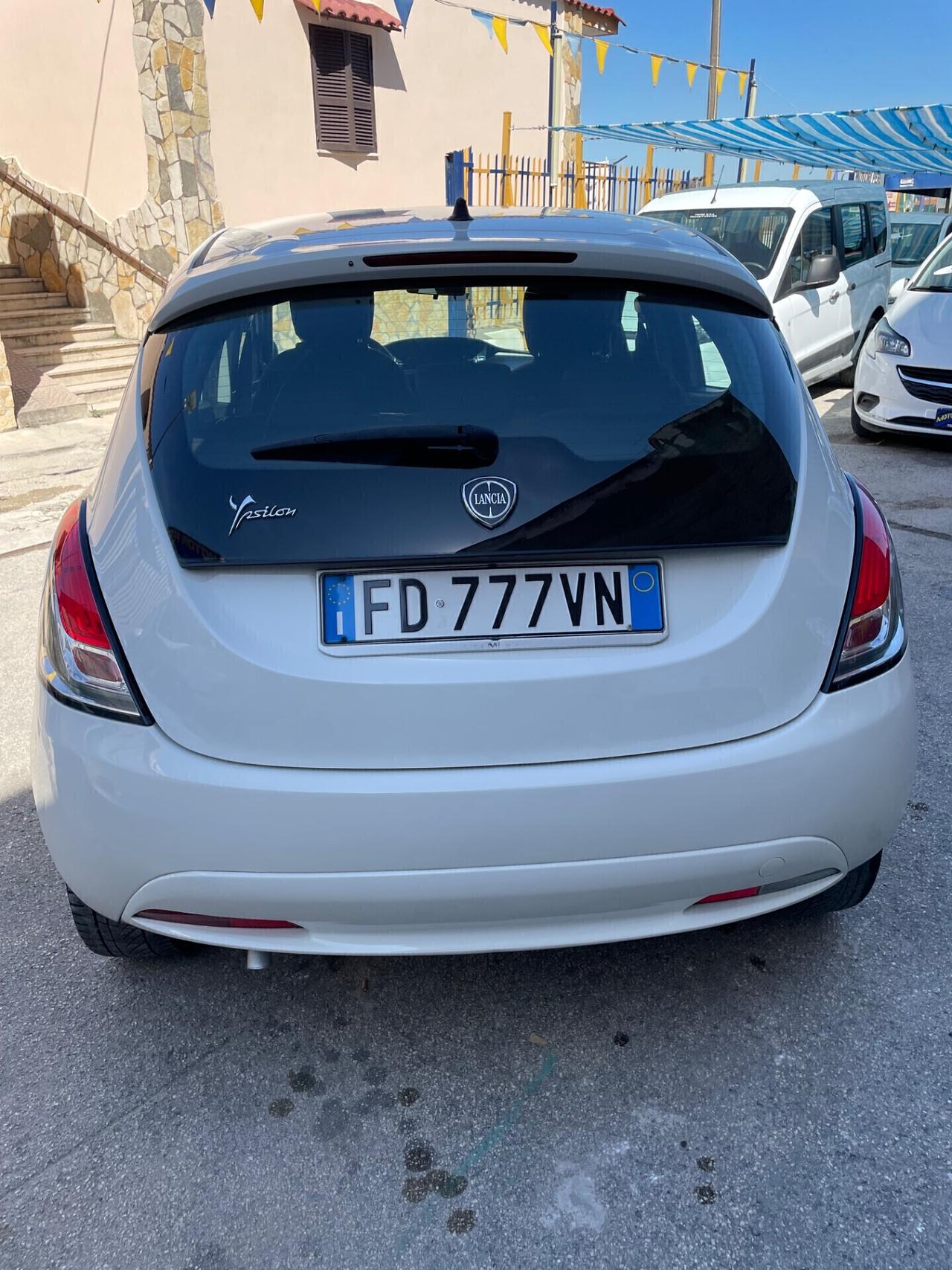 Lancia Ypsilon 1.2 69 CV 5 porte Gold