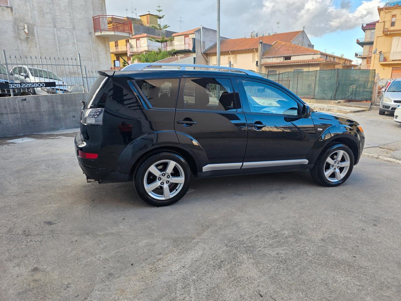 Mitsubishi Outlander 2.0 DI-D Instyle 7 p.ti DPF
