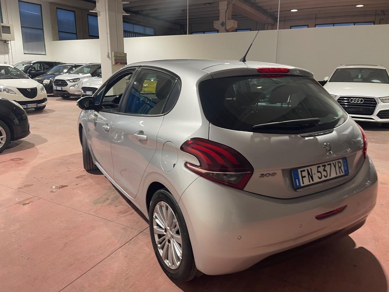 Peugeot 208 PureTech 82 5 porte Allure SI NEOPATENTATI
