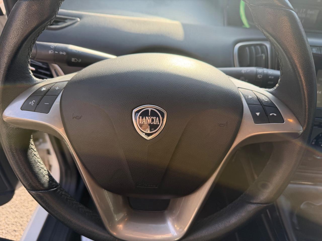 Lancia Ypsilon 1.2 69 CV 5 porte S&S Platinum