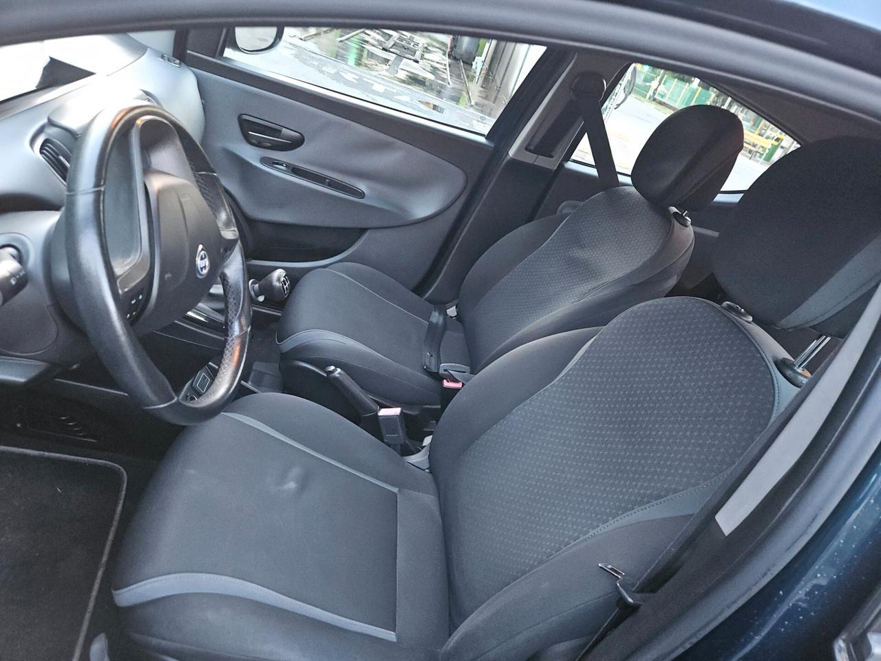 Lancia Ypsilon 0.9 TwinAir 85 CV 5 porte Metano Ecochic Platinum