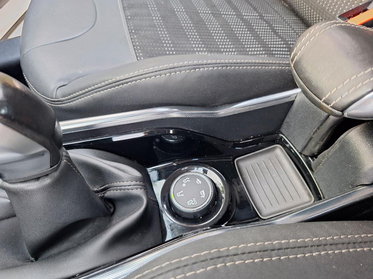 Peugeot 2008 1.6 e-HDi 92 CV "Allure" NAVI