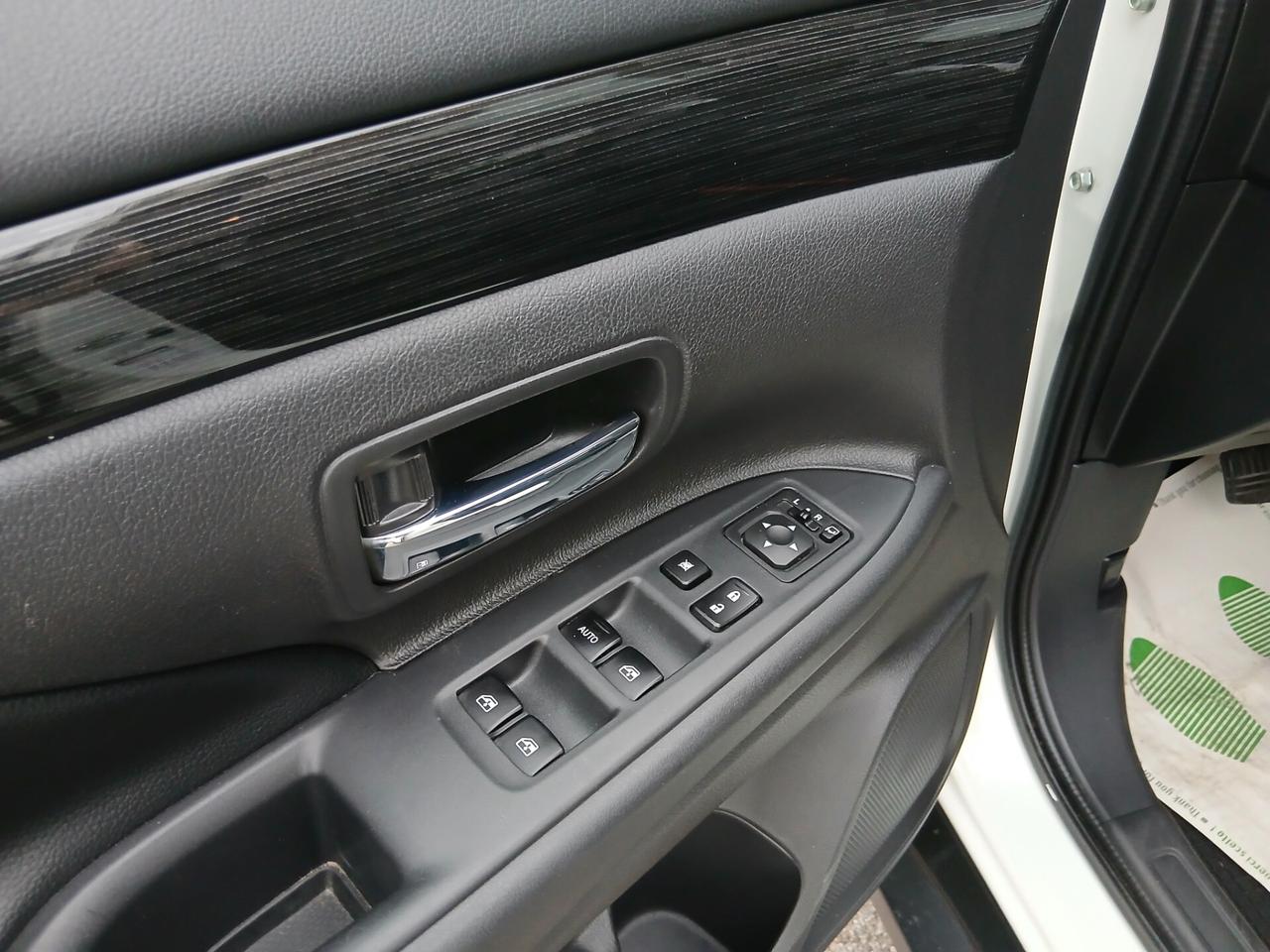 Mitsubishi Outlander 2.2 DI-D 4WD Instyle Plus SDA 7 posti tua a € 199 mese