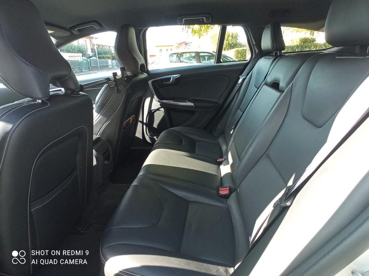 VOLVO V60 D6 Twin Engine Geartronic Momentum