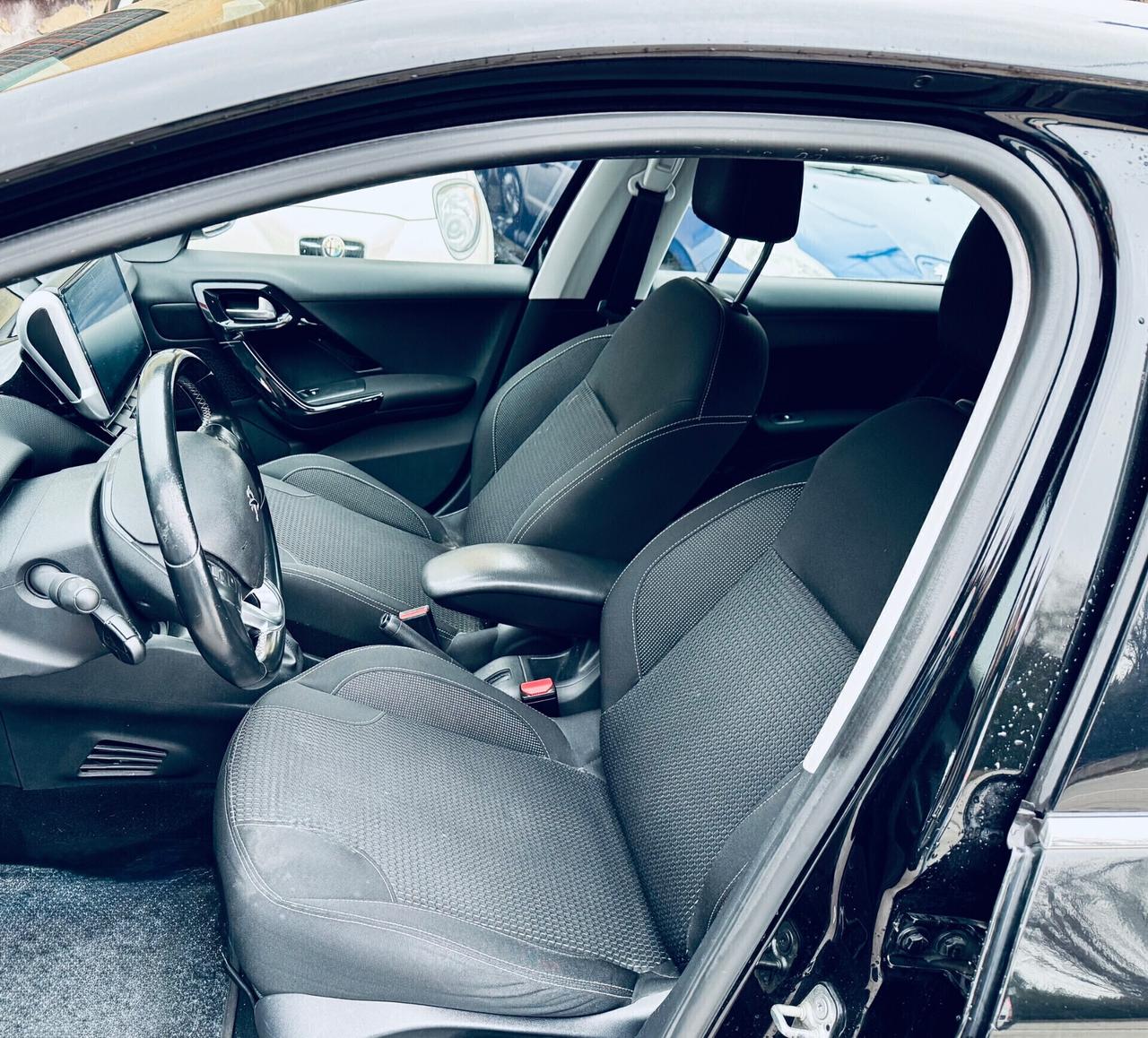 Peugeot 208 BlueHDi 75 5 porte Neopatentati