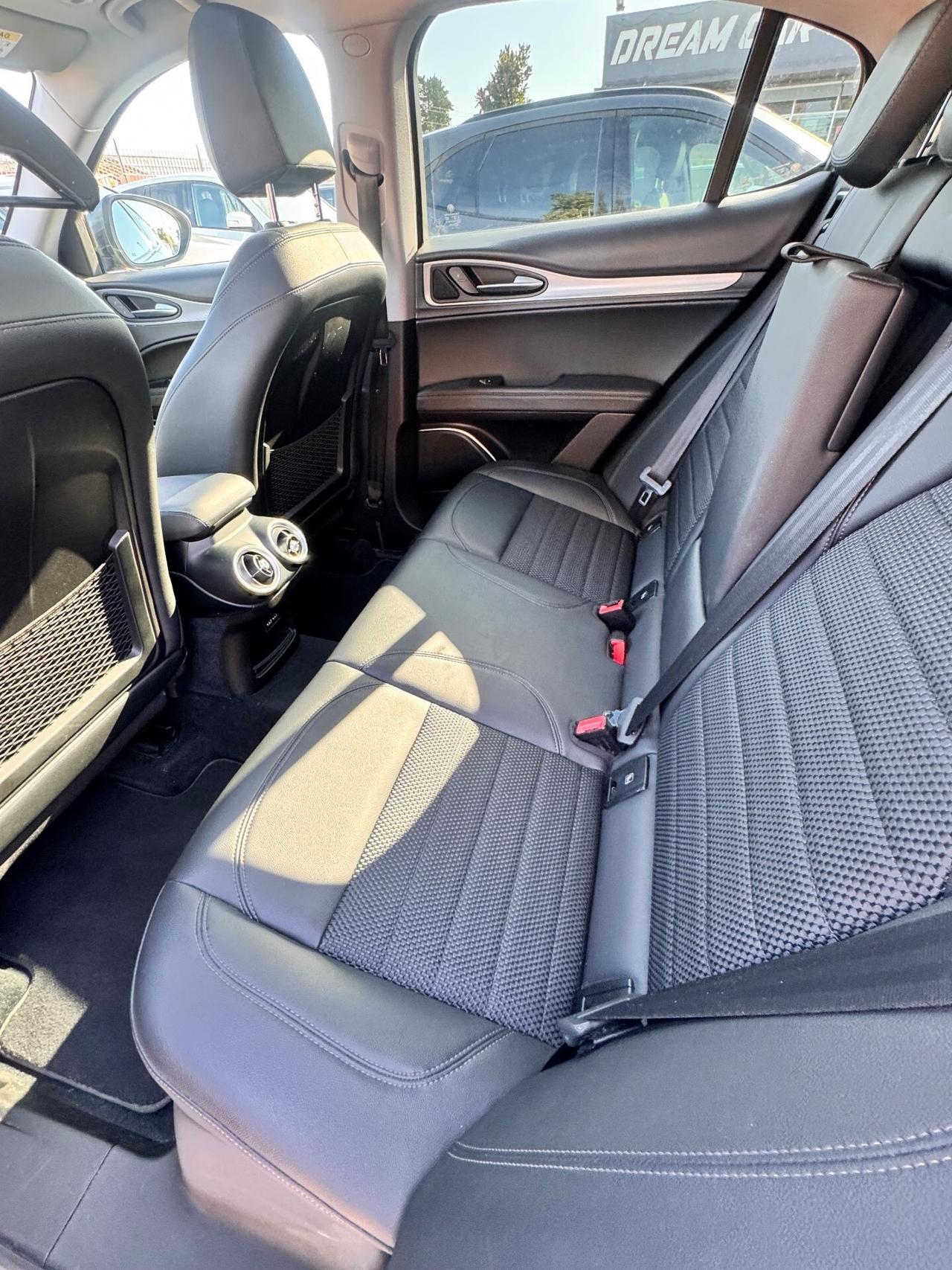 Alfa Romeo Stelvio 2.2 Turbodiesel 190 CV AT8 RWD
