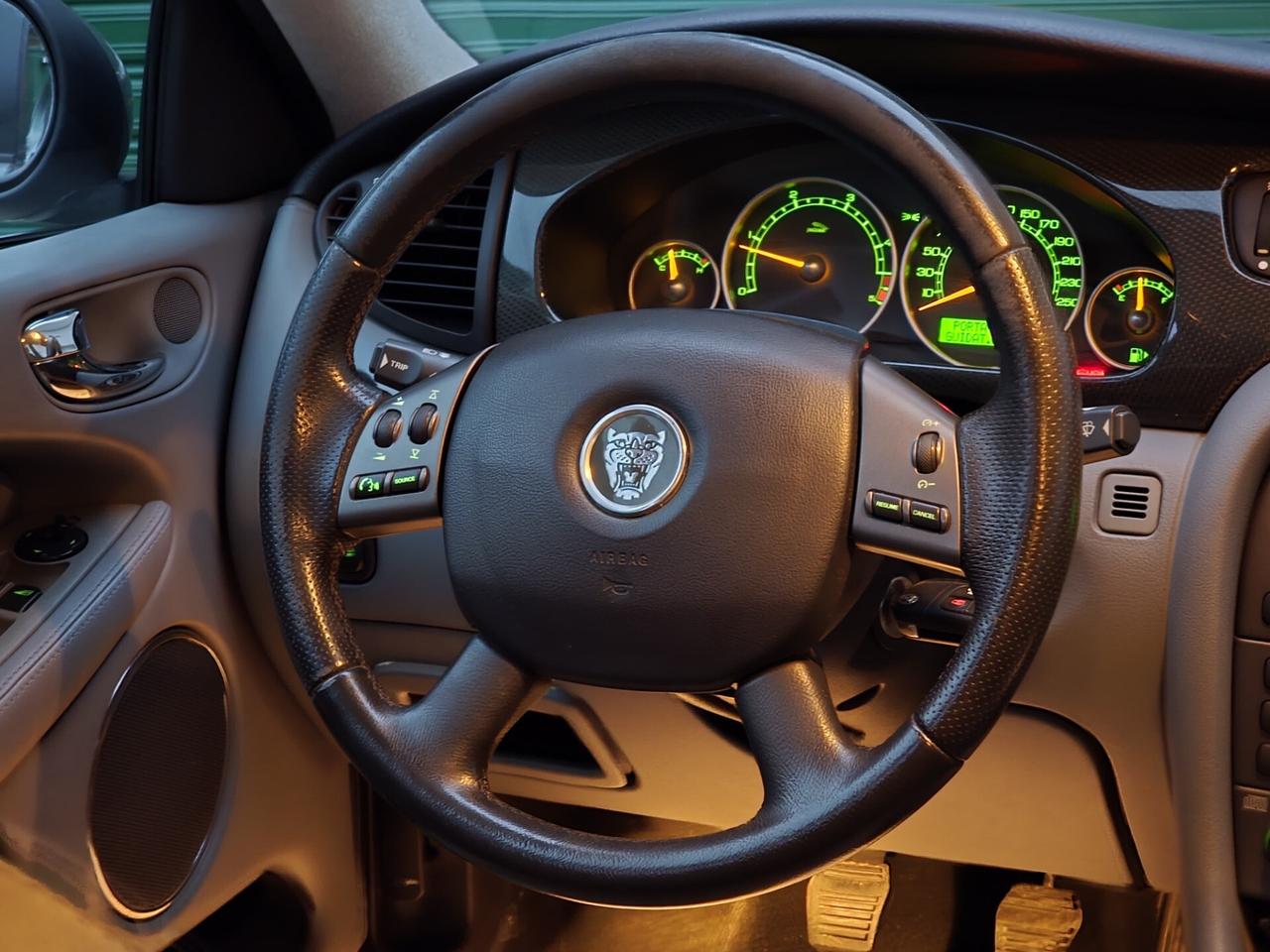 Jaguar X-Type 2.2D cat Executive