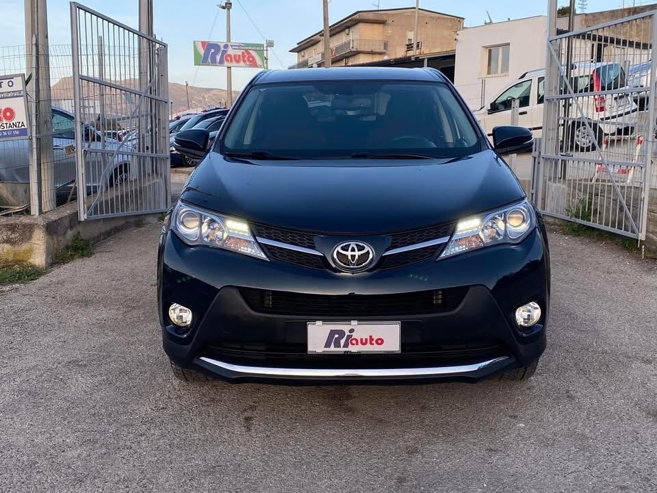 Toyota RAV 4 RAV4 2.0 D-4D 4X4 GANCIO DI TRAINO Lounge