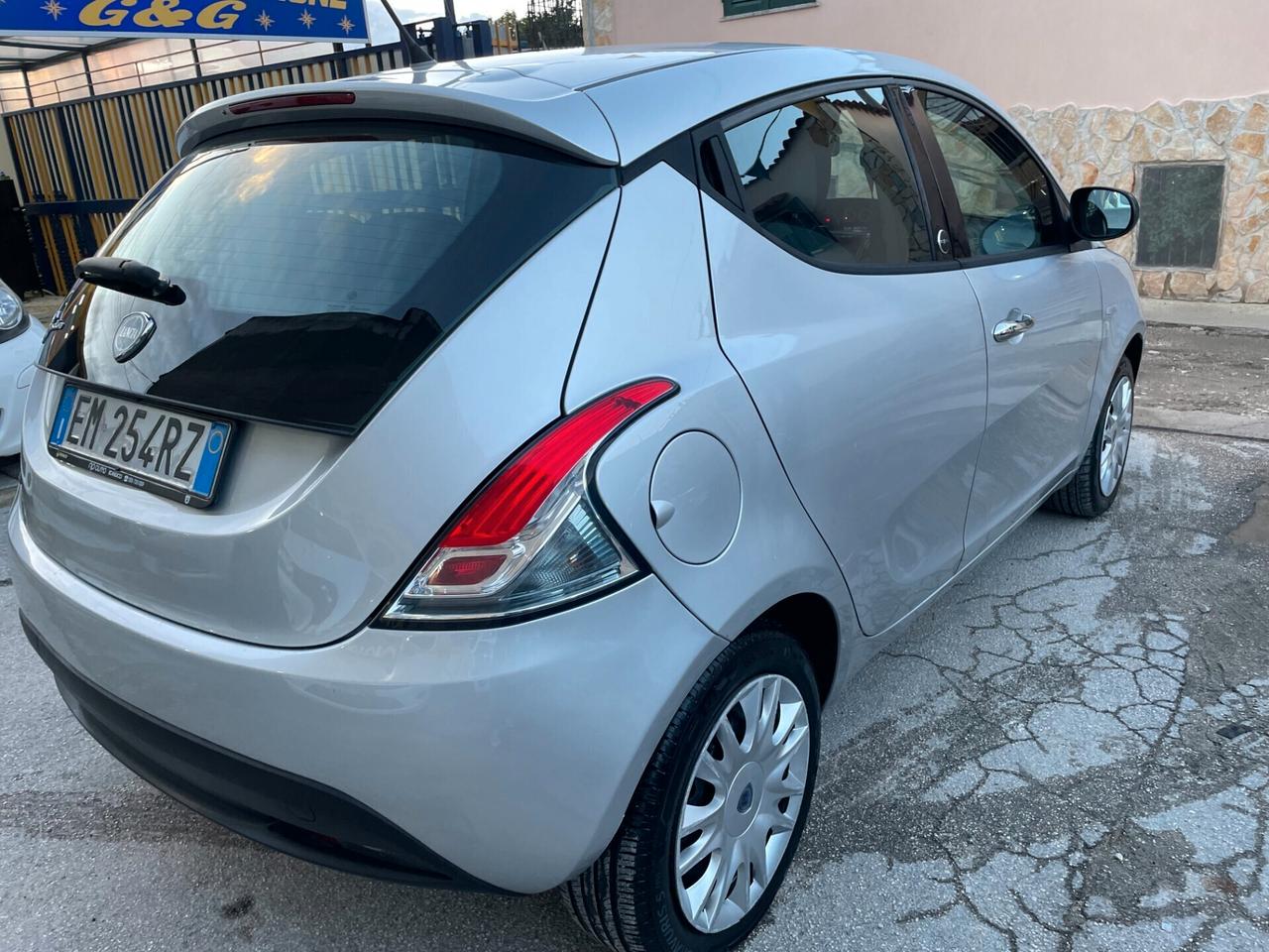 Lancia Ypsilon 1.2 69 CV 5 porte GPL Ecochic Silver