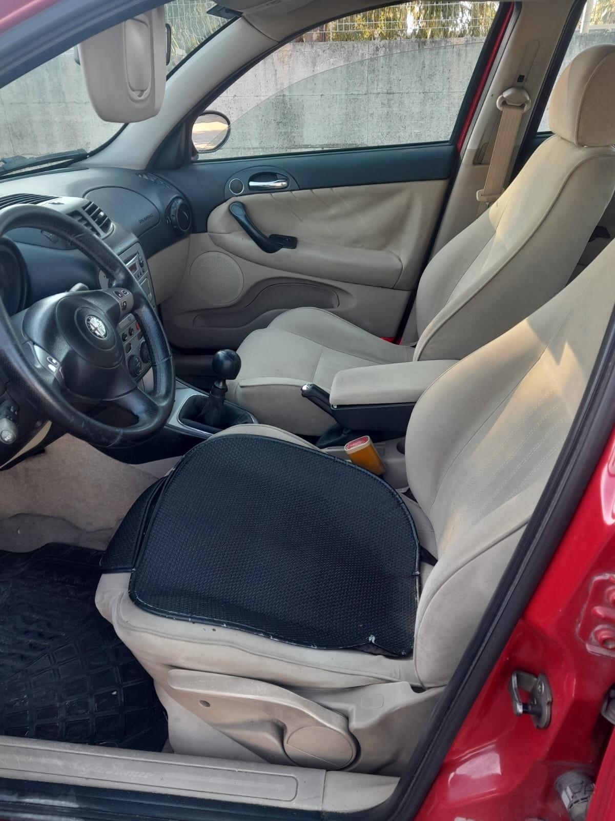 Alfa Romeo 147 1.9 JTD M-JET 16V rossa