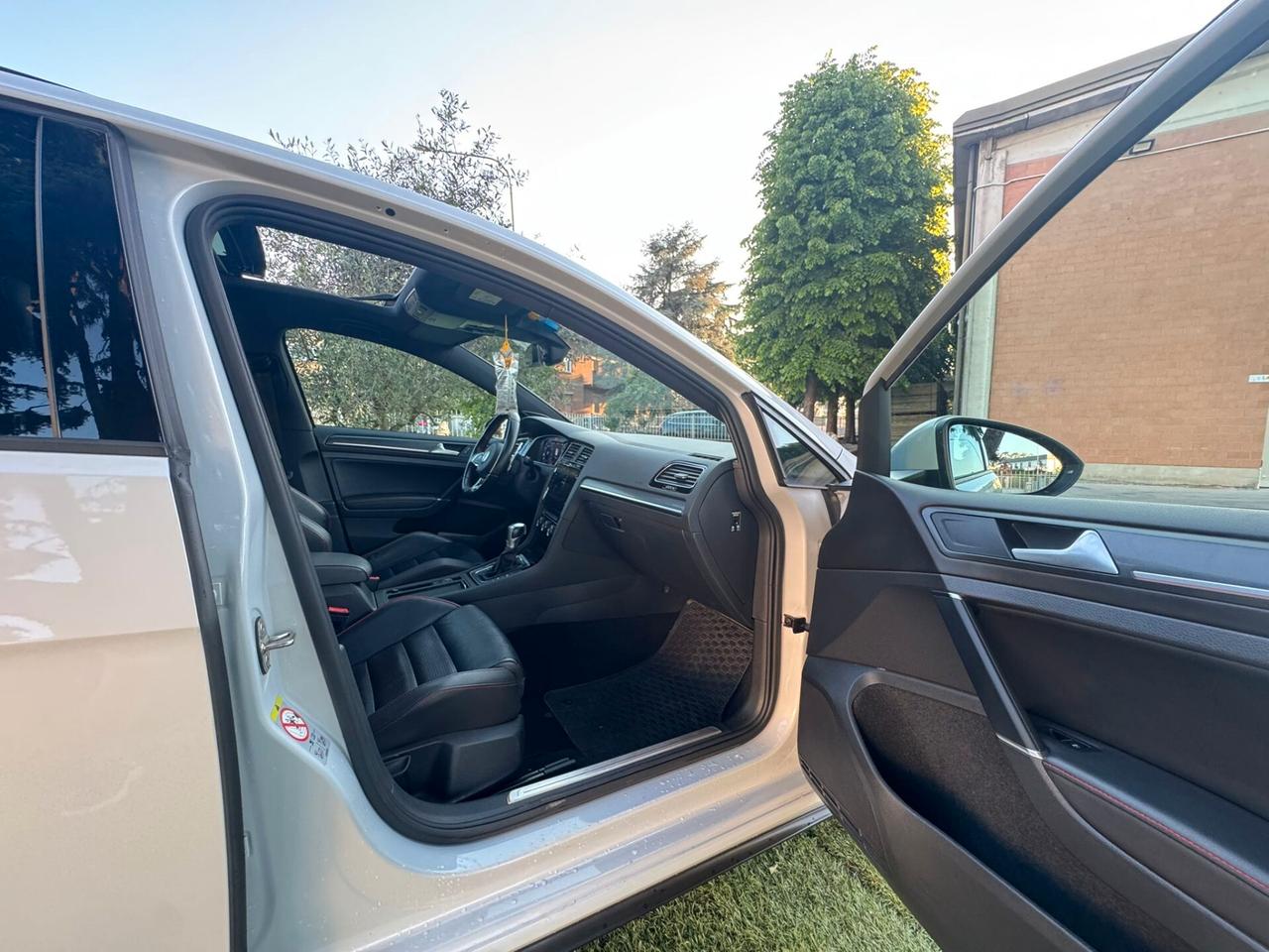 Volkswagen Golf GTI Golf 2.0 TSI GTI