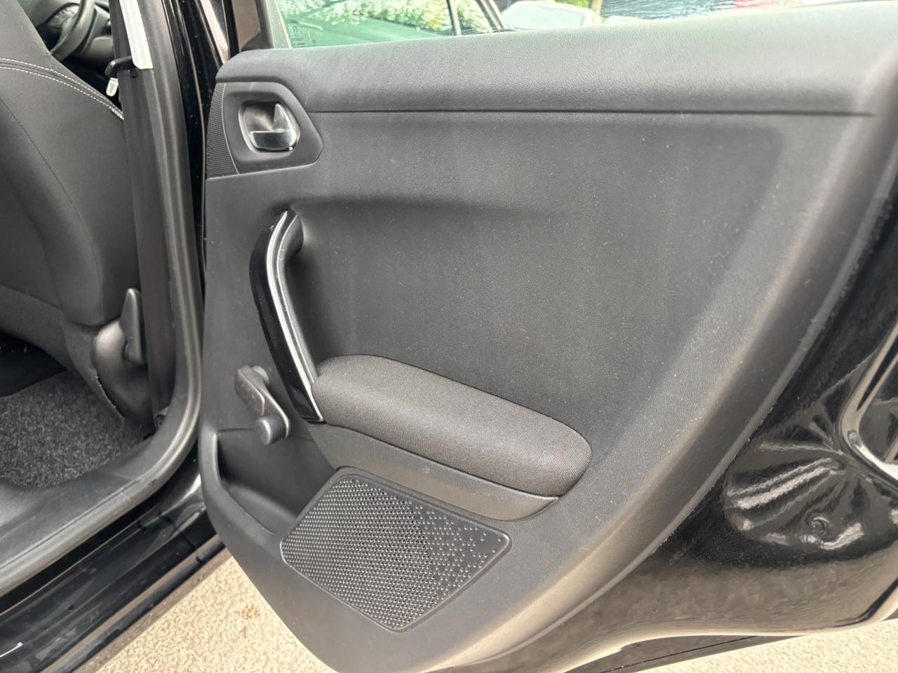 Peugeot 208 1.6 hdi 5 porte OK NEOPATENTATI
