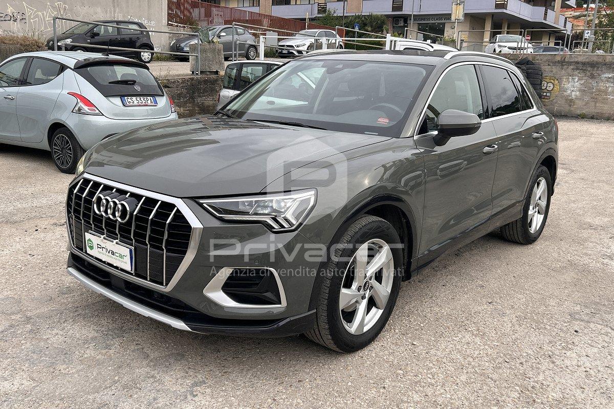 AUDI Q3 35 TDI quattro S tronic Business Advanced