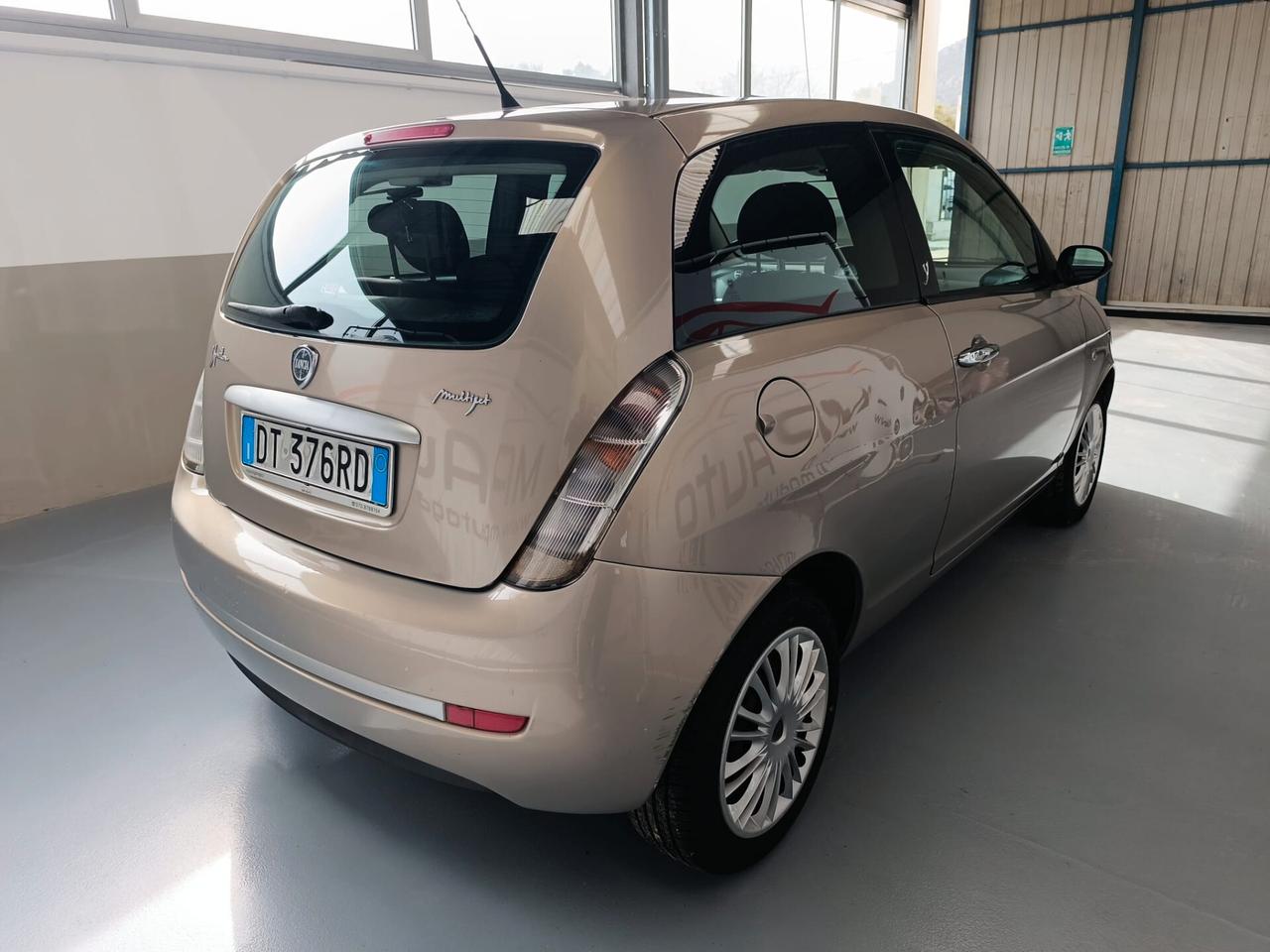 Lancia Ypsilon 1.3 MJT 75 CV Oro