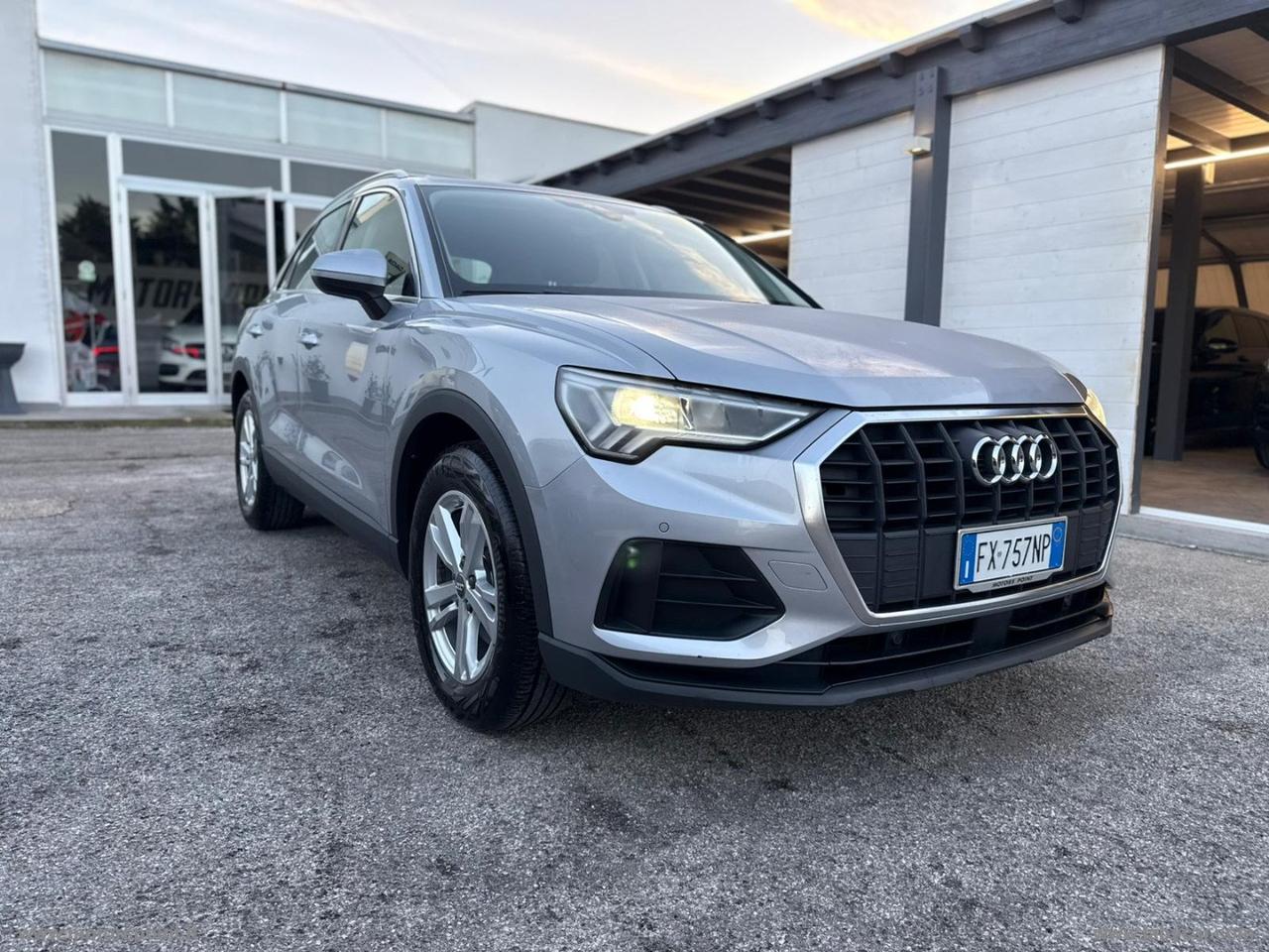 AUDI Q3 35 TDI S tronic Business