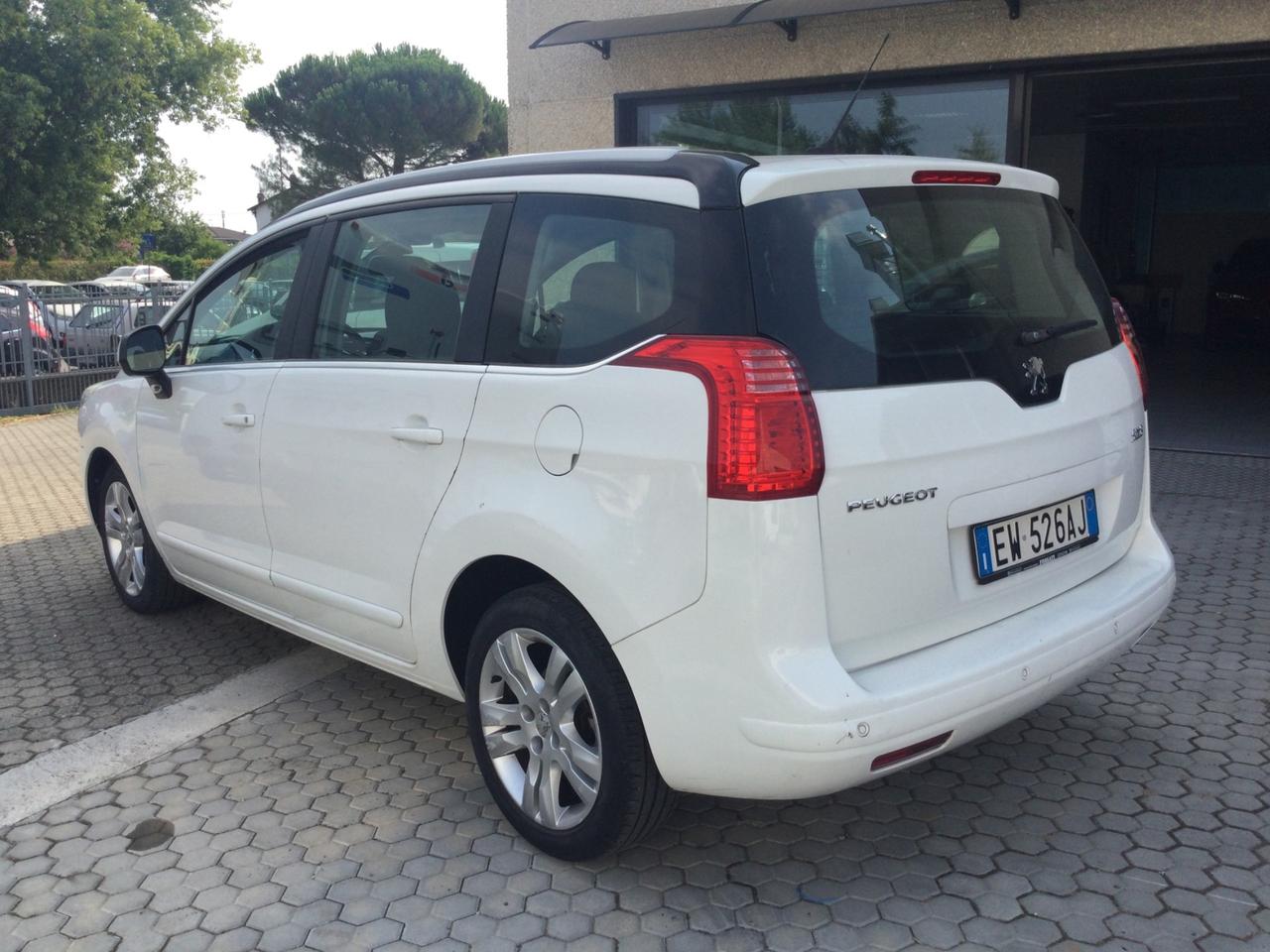 Peugeot 5008 1.6 HDi 115CV Allure