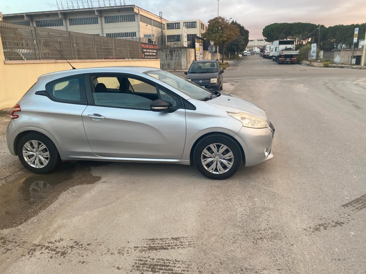 Peugeot 208 1.2 BENZINA NEOPATENTATI 110 MILA KM