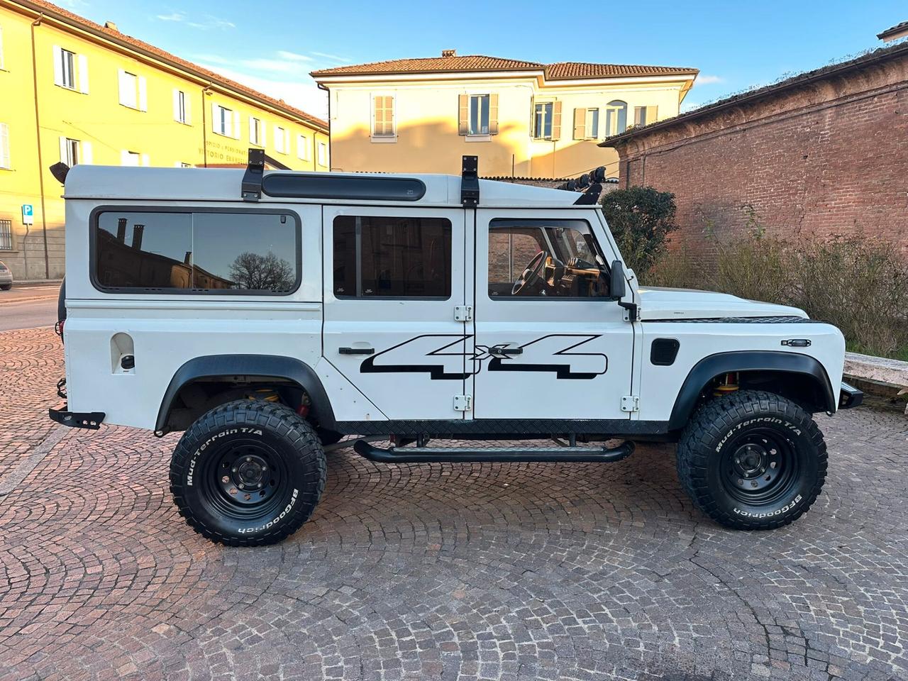 Land Rover Defender 110 2.5 Td5 SW cat Hard-Top AUTOCARRO 5 POSTI