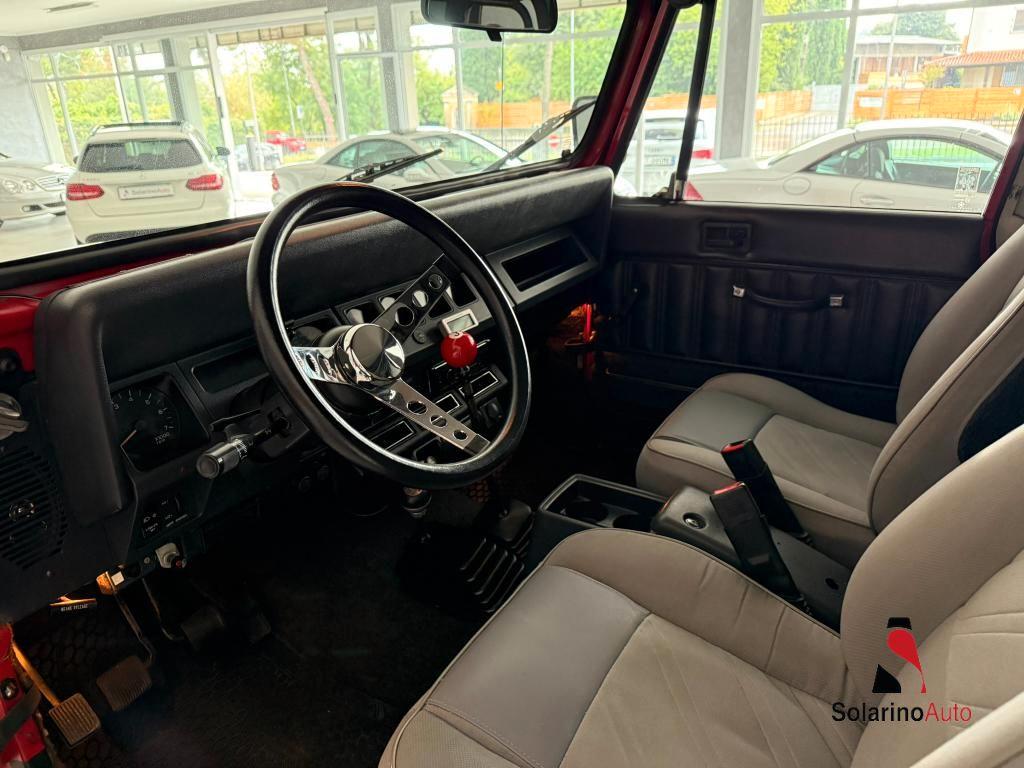 Jeep Wrangler Hard Top 4.0 Laredo autocarro