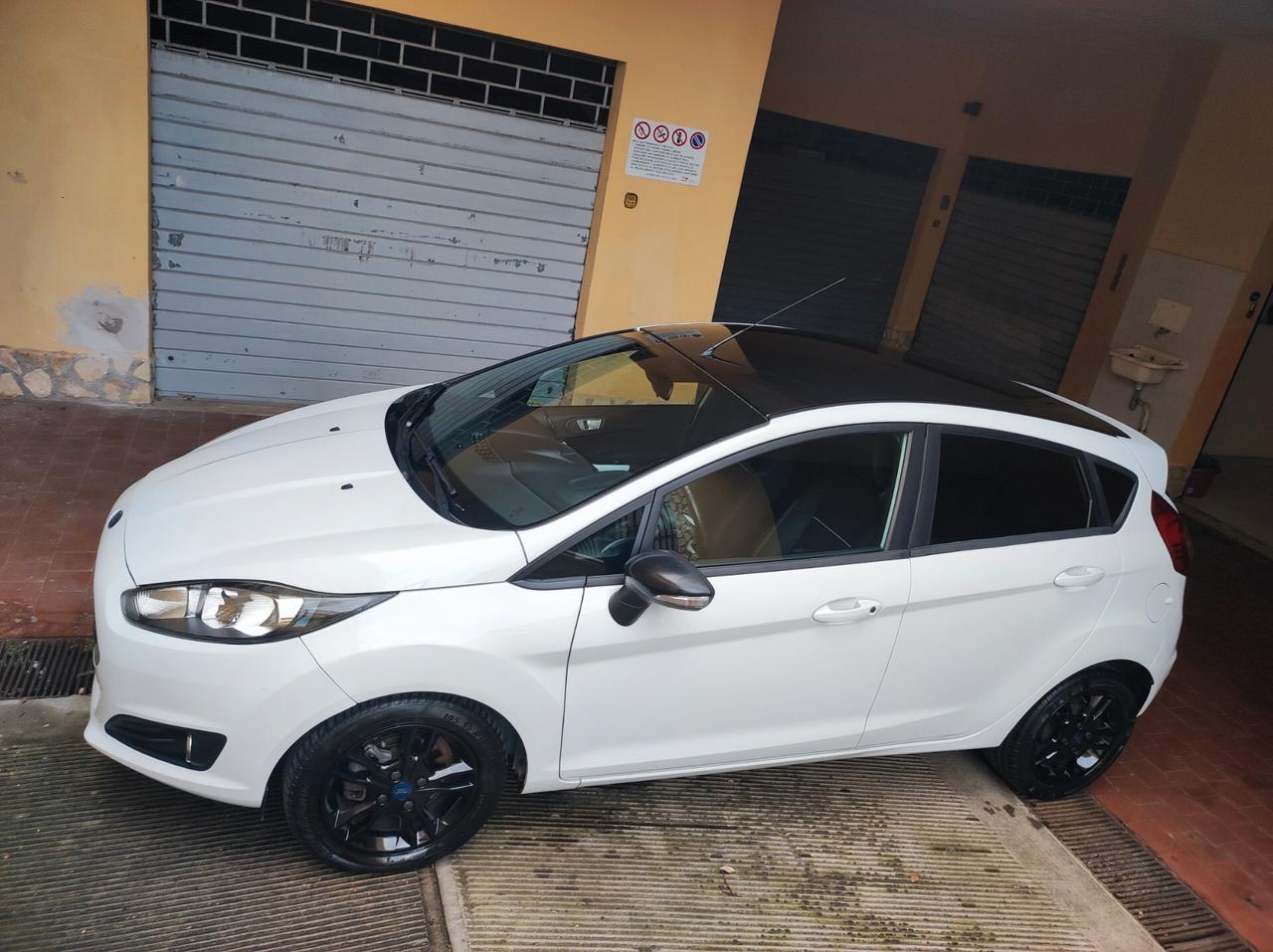 Ford Fiesta 1.0 EcoBoost 100CV AUTOMATICA Black & White Edition