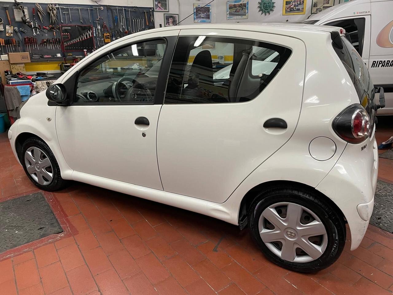 Toyota Aygo 1.0 12V VVT-i 5 porte Sol Connect