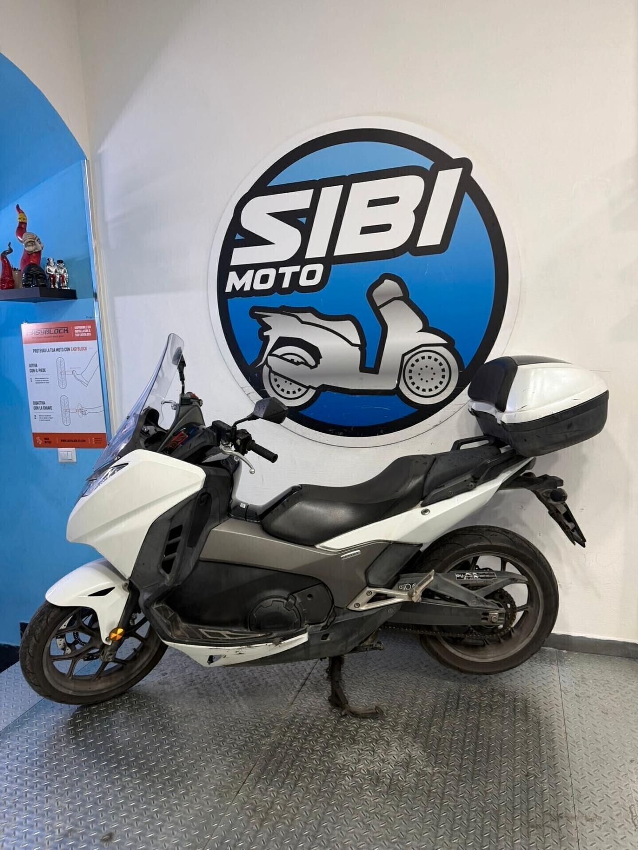 Honda Integra 750