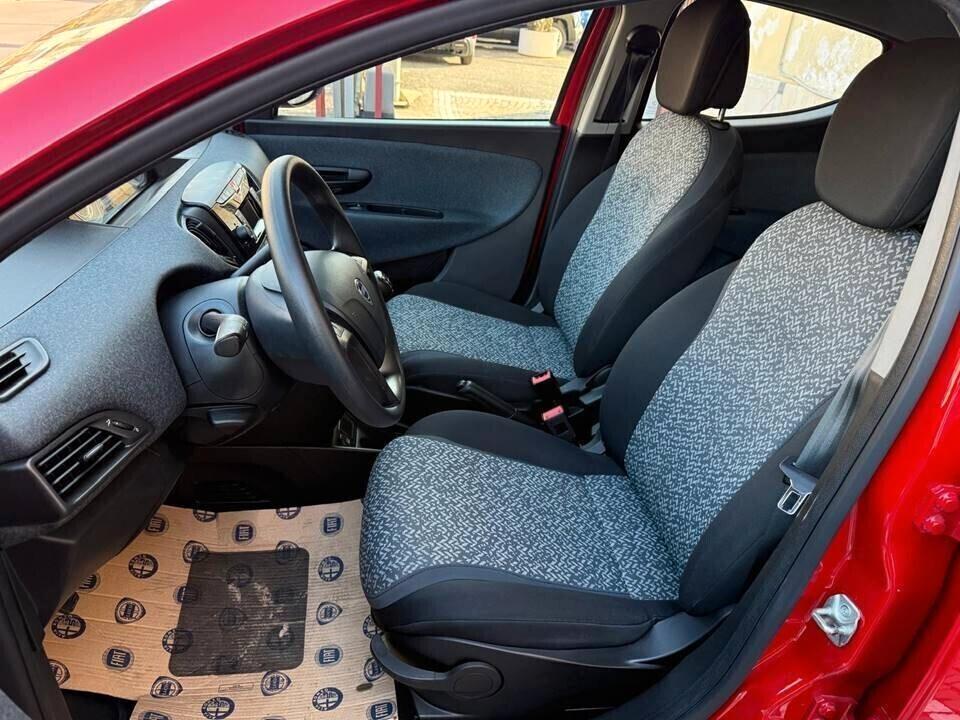 Lancia Ypsilon 0.9 TwinAir 85cv Metano Ecochic Silver