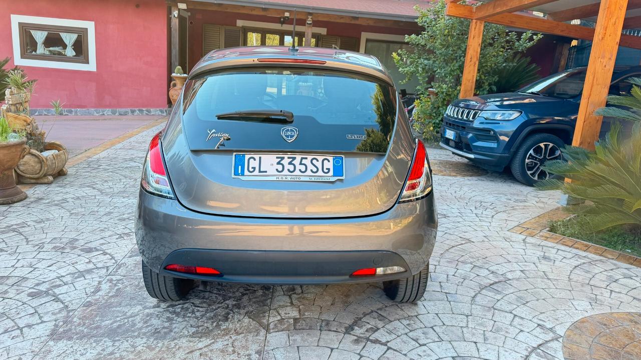 Lancia Ypsilon 1.0 FireFly 5 porte S&S Hybrid Ecochic A. Ferretti