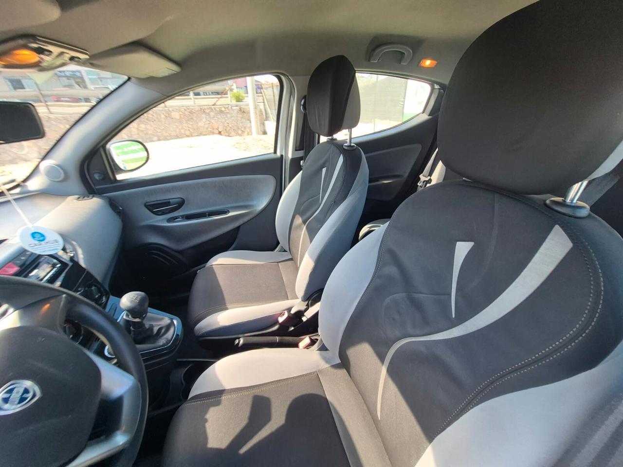 Lancia Ypsilon 1.2 69 CV 5 porte GPL Ecochic Silver