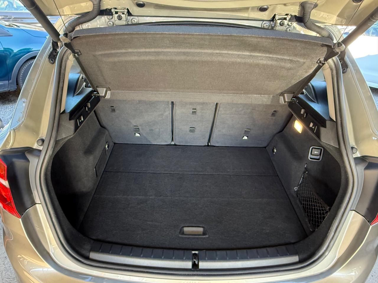 218d Active Tourer 4x4-STRAFULL -UNIPRO-RATE