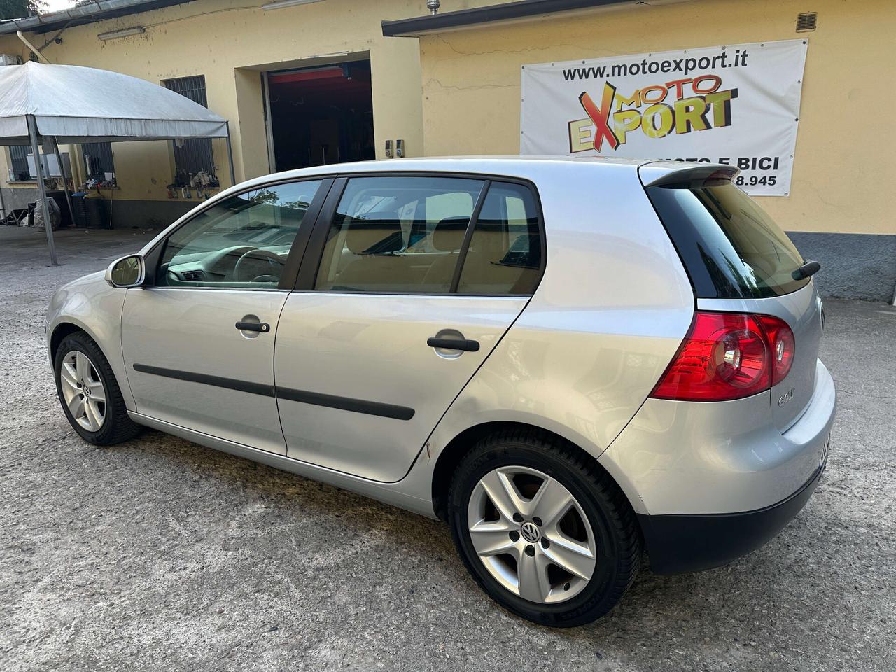 Volkswagen Golf 1.6 16V FSI 5p. Sportline