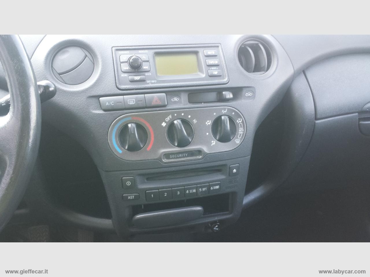 TOYOTA Yaris 1.0 16V 3p. Sol