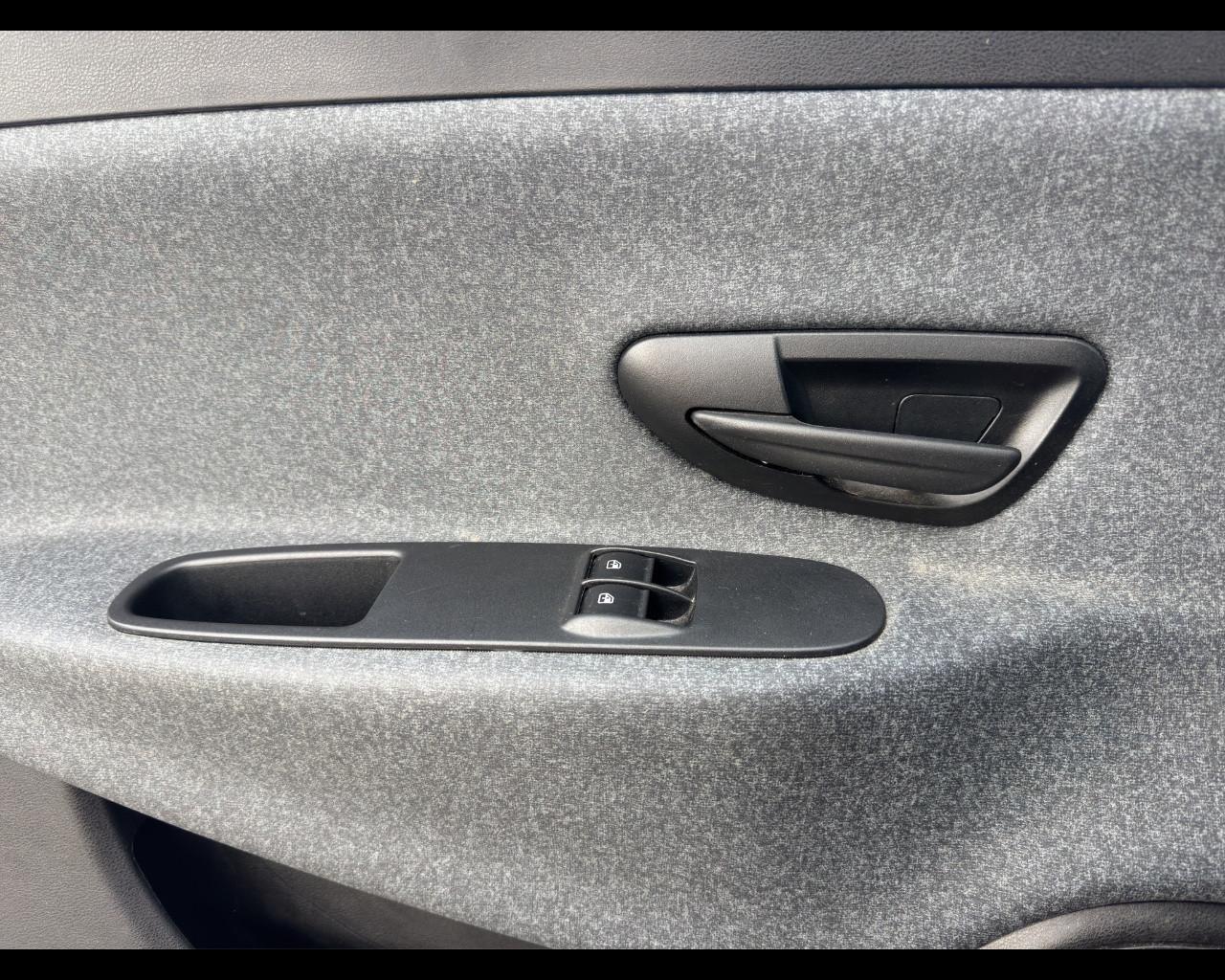 LANCIA Ypsilon 3ª serie - Ypsilon 1.0 FireFly 5 porte S&S Hybrid Ecochic Silver