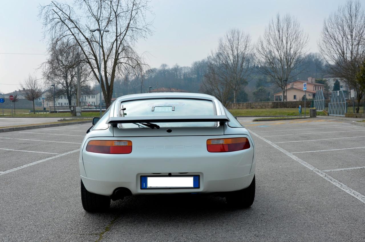 Porsche 928 S4