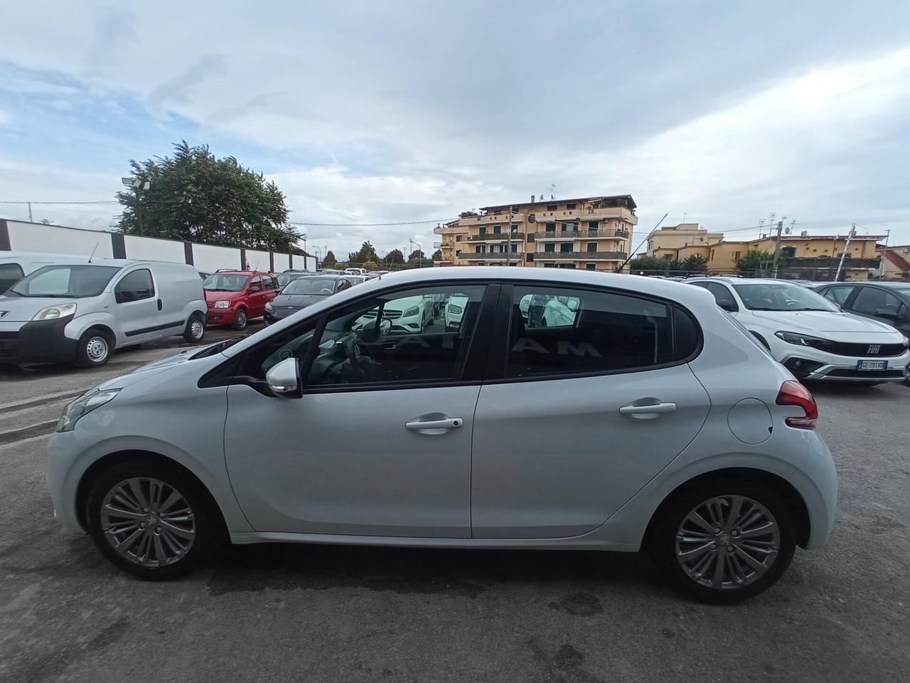 Peugeot 208 allure 2018