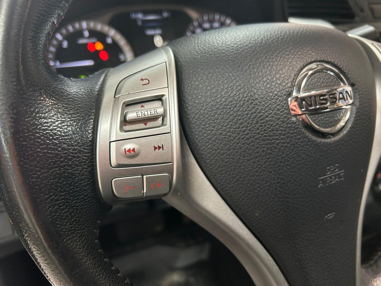 Nissan Navara 2.3 dCi 4WD D. Cab N-Connecta auto