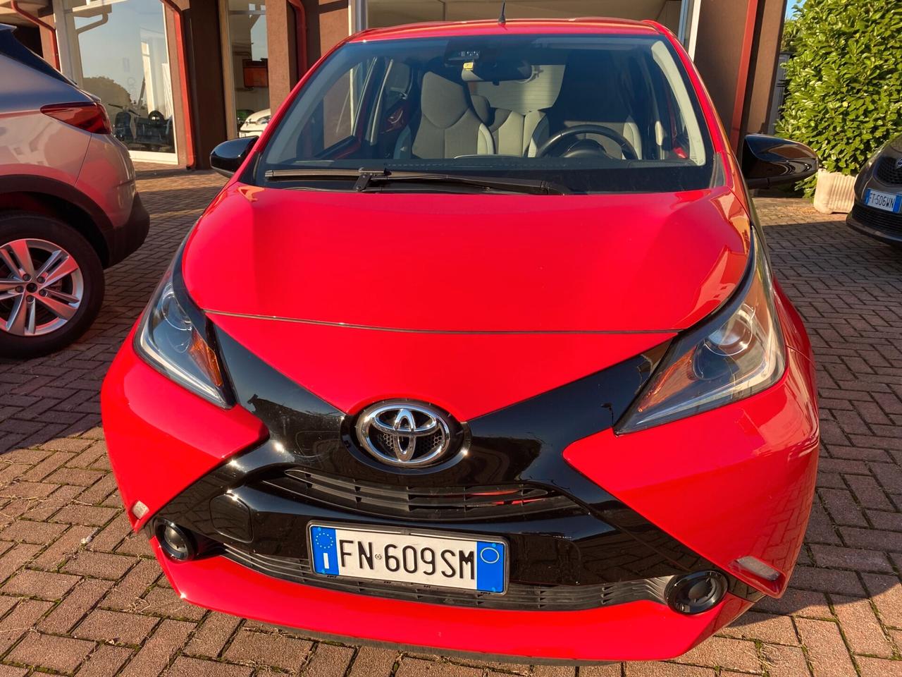 Toyota Aygo 1.0 VVT-i 69 CV 5 porte x-play TSS