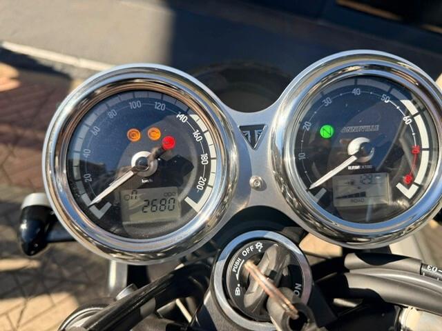 Triumph Bonneville T120 BLACK