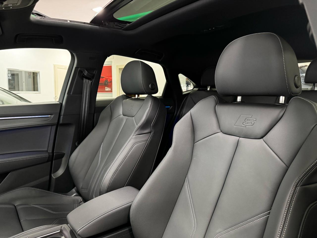 Audi Q3 35 TDI S tronic Identity Black