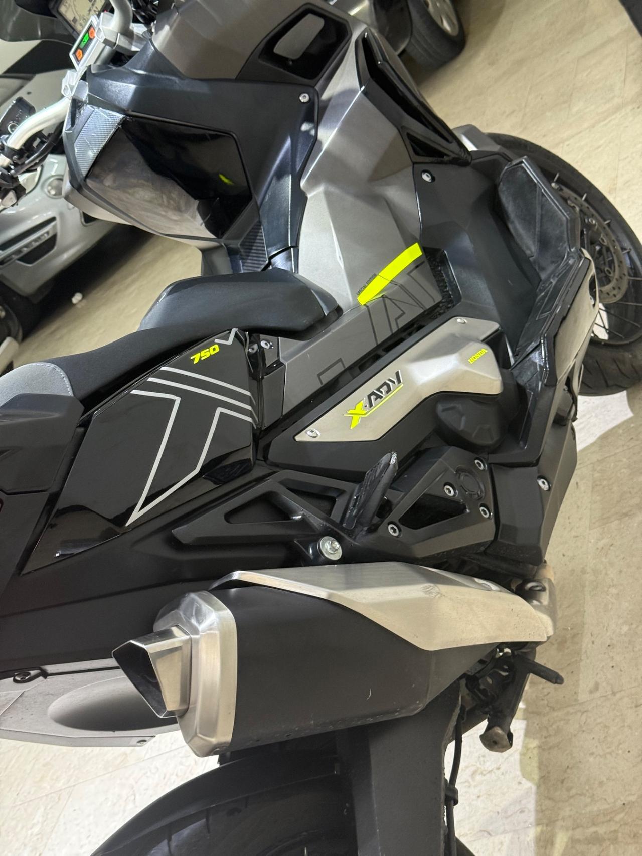 Honda X-ADV 750 Top