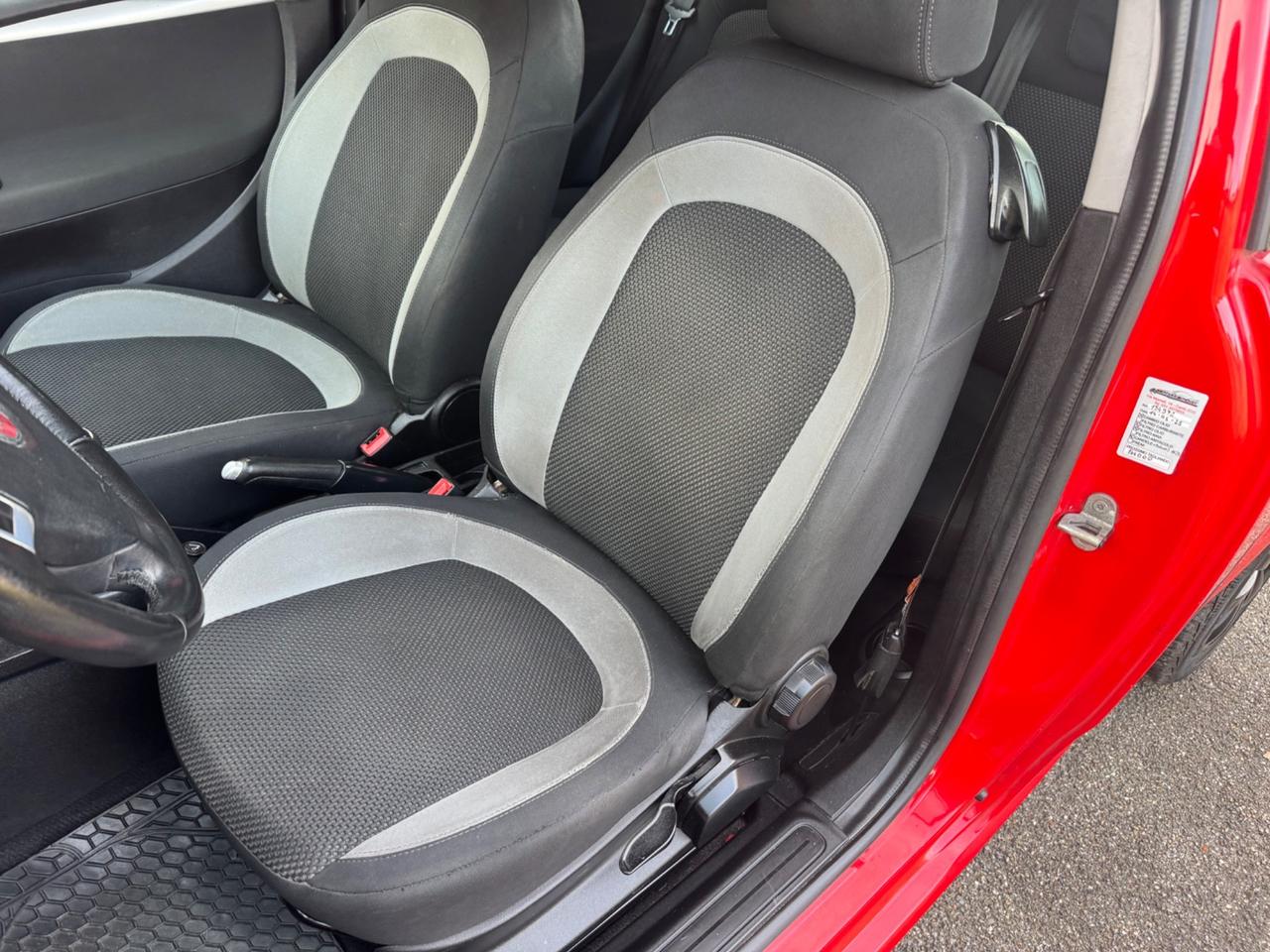 Fiat Punto bicolor idonea ai neopatentati